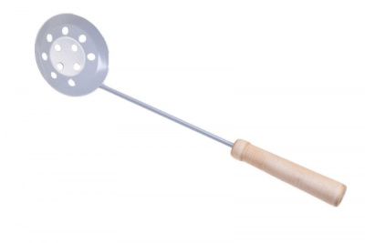 Черпак рыбака с деревянной ручкой